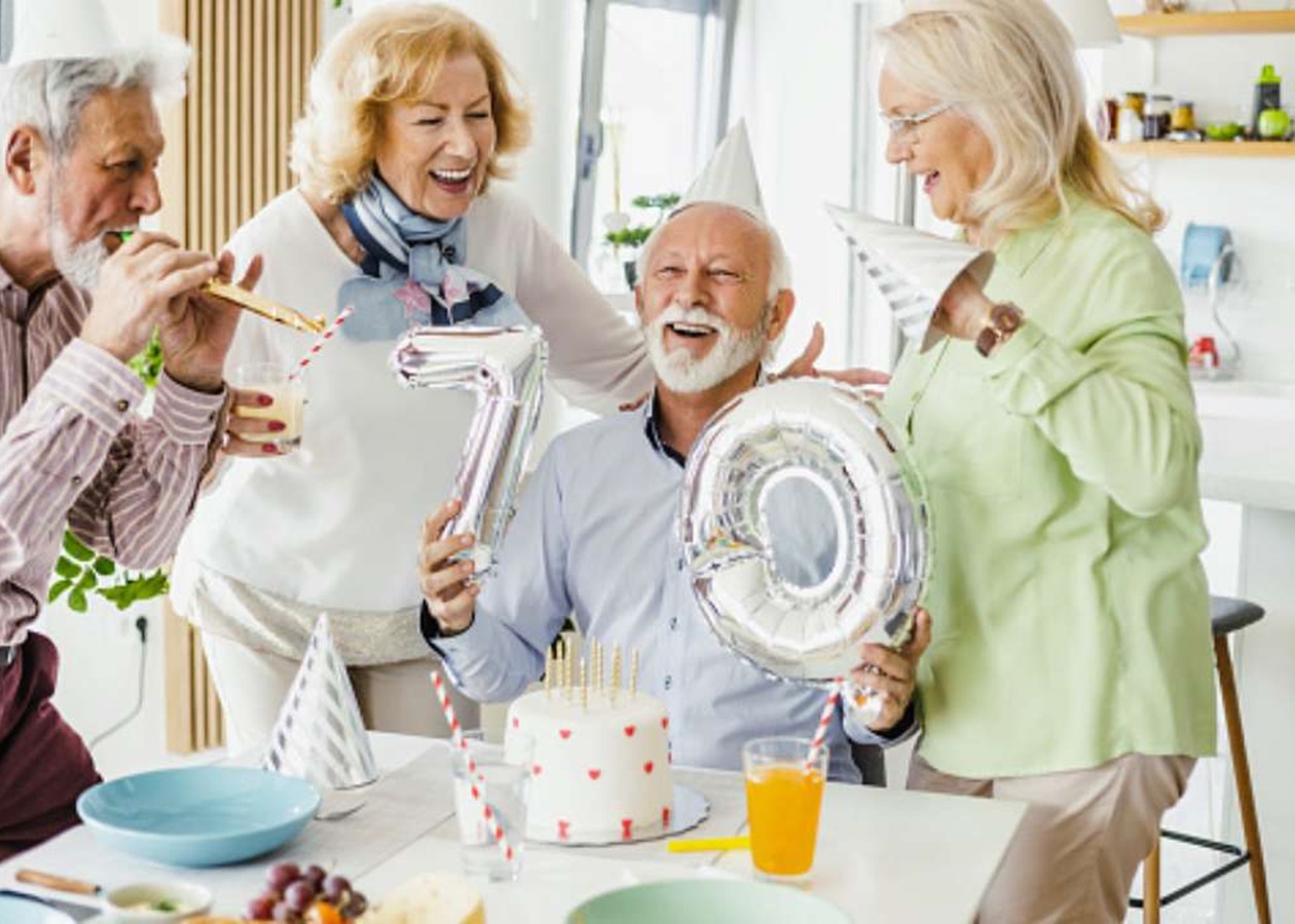 вітання з 70-річчям жінці у віршах - листівки 6